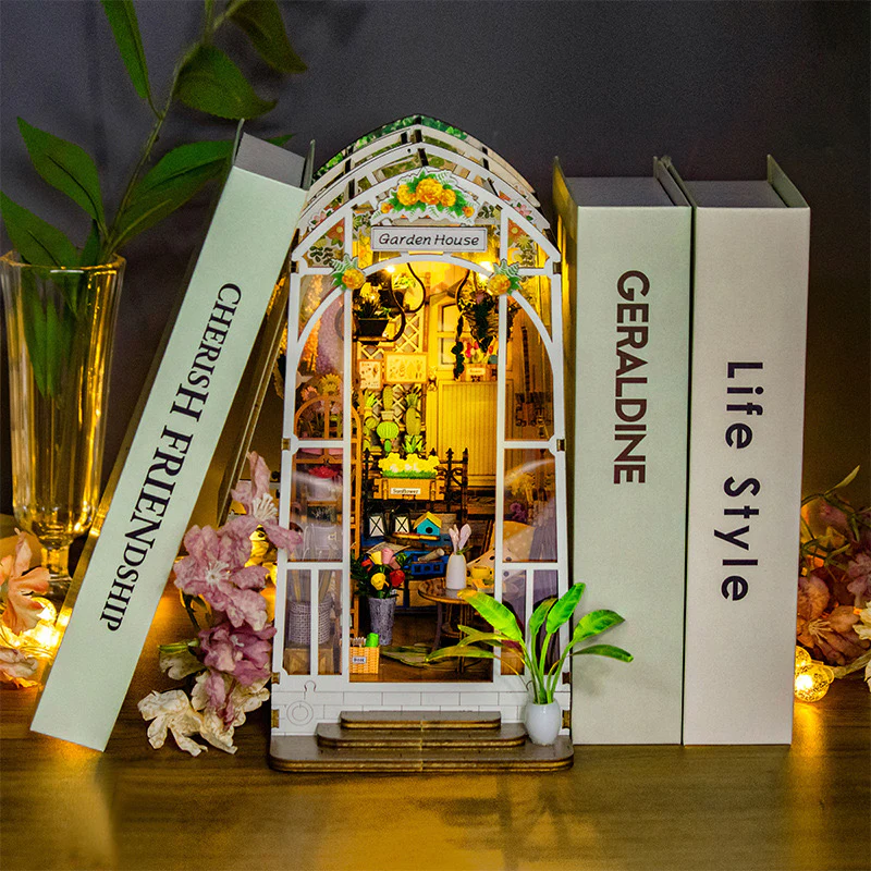 Rokrgeek Garden Villa Book Nook - Image 3