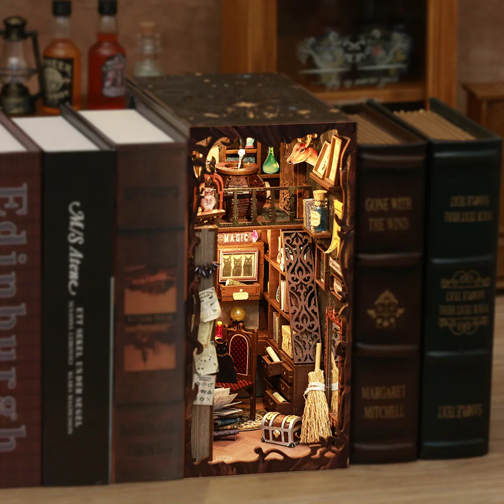 Rokrgeek Magic Pharmacist DIY Book Nook - Image 3